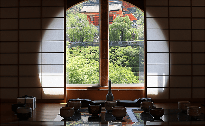 We’ll let you in on a secret! The view of Kiyomizu Temple through the window at Asahido Honten is magical. 