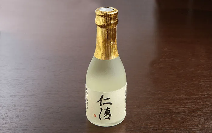 純米大吟醸「仁清」（冷酒 180ml)