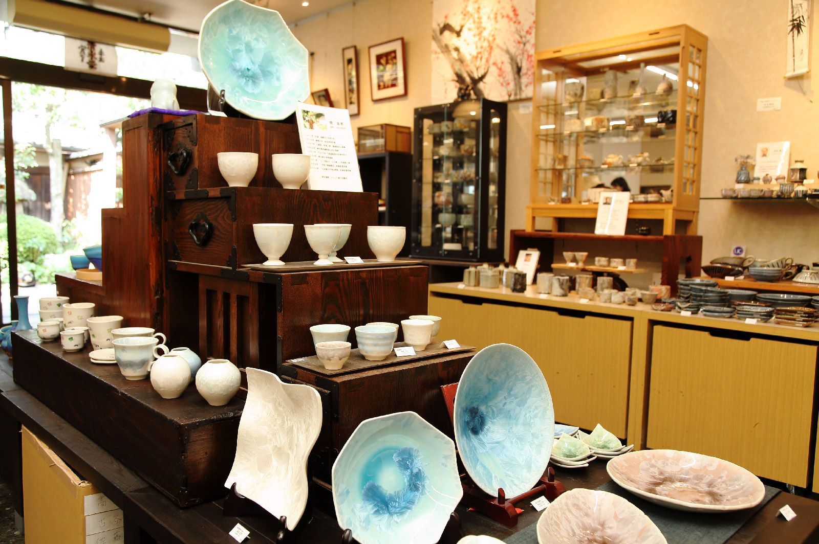 朝日陶庵の店内